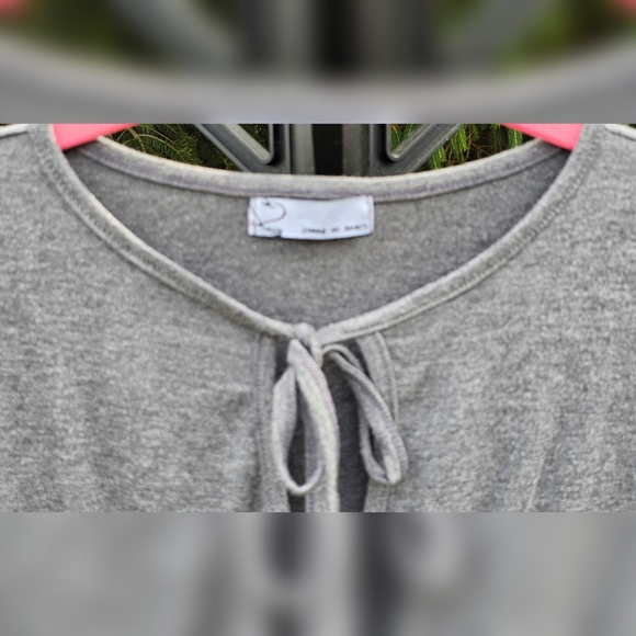 Gray Tie Front Relaxed Maternity Top - Picture 3 of 3